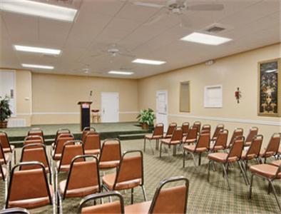 Ramada Ltd. Conference Center Hotel Тифтон Съоръжения снимка